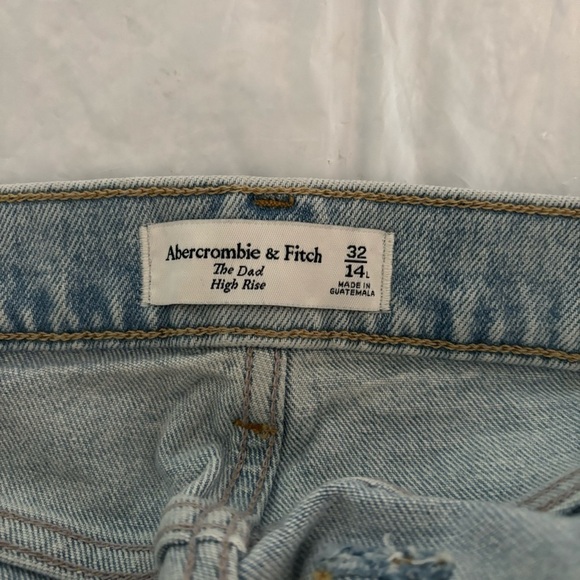 AF The Dad High Rise Destroyed Light Wash size 32 / 14L - Picture 6 of 8